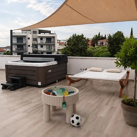 Apartman Mare Vista Rooftop Penthouse Sea View & Private Jacuzzi Trogir